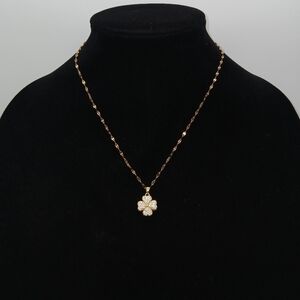 18K Gold Plated Spinning Clover Style Pendant Necklace 8.5"​​